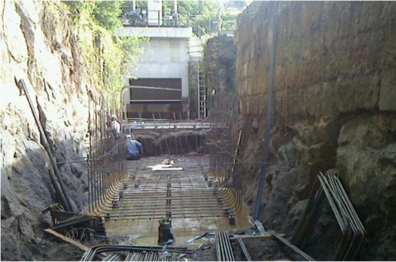 水圧管路工事2 水圧管路敷部の鉄筋工